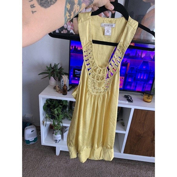- Luxe Arden B SILK Spaghetti Strap Top Womens Camisole Size Xs Yellow‎ - Picture 1 of 5